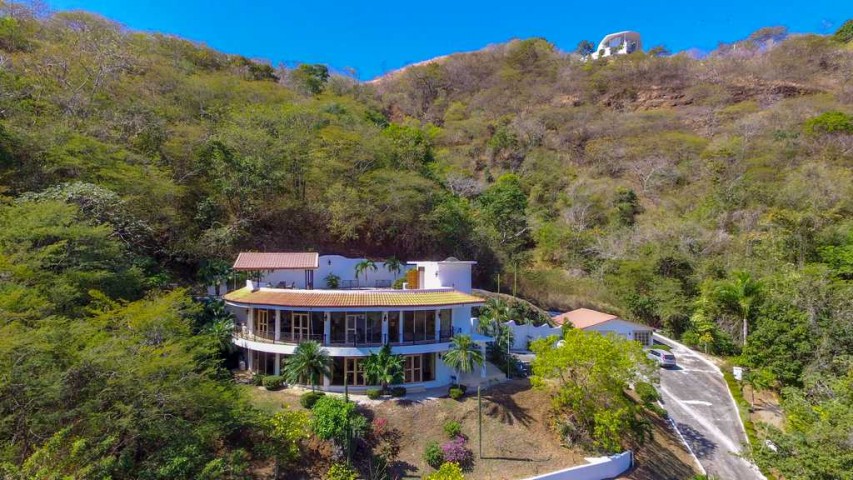 Casa Media Luna – Pacific Coast Real Estate